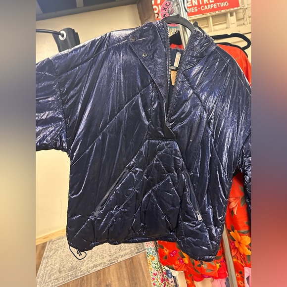 Free People Movement Polar Ice Puffer pullover jacket in metallic blue - Picture 3 of 10